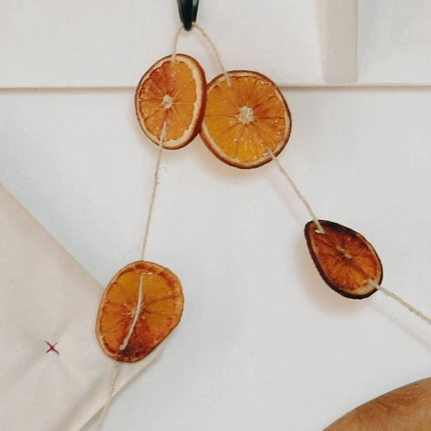 A Simple Citrus Garland for the Holidays