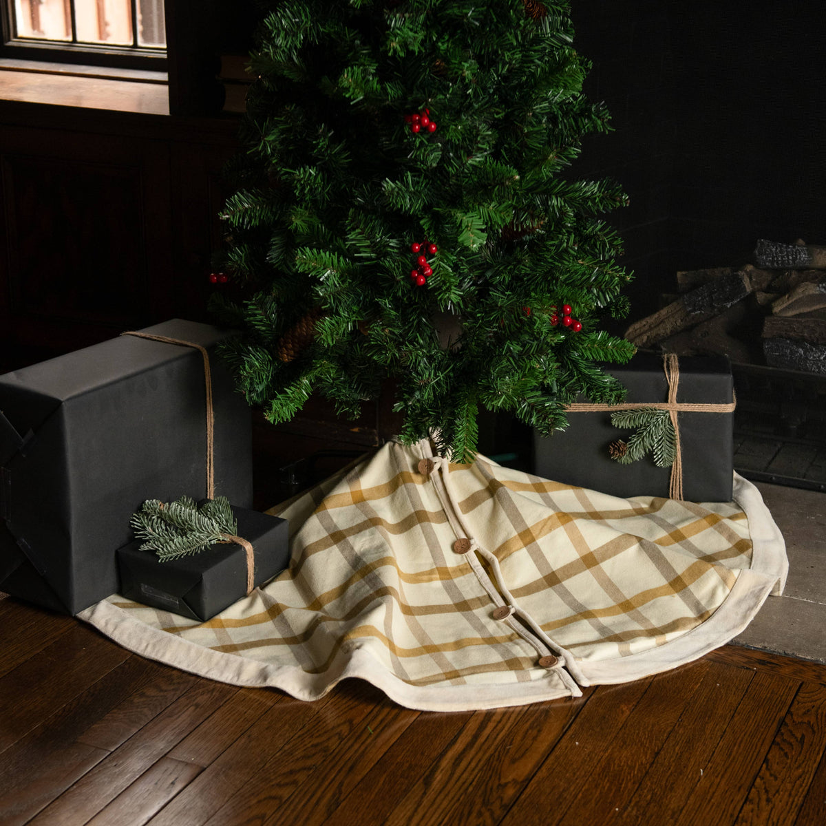 Ragon House SHOP Cream Plaid Tree Skirt