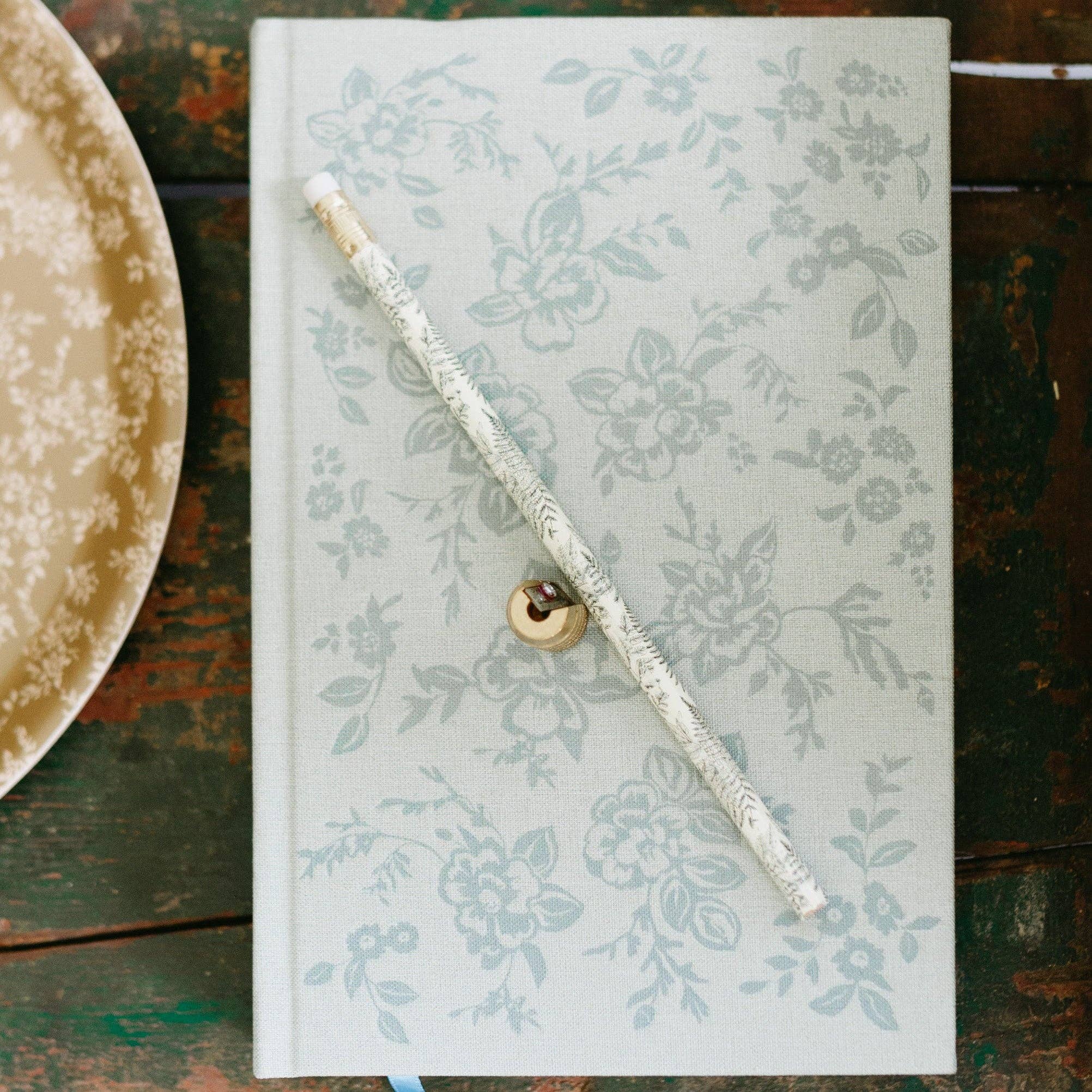 Flowerie SHOP Embossed Green Floral Sketchbook