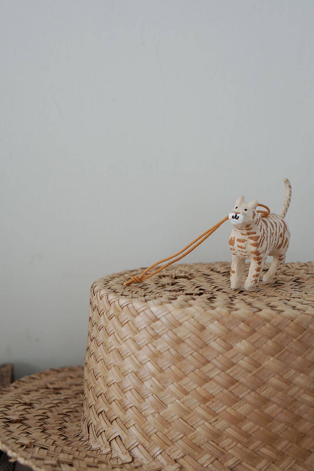 Fog Linen Work Decor Paper Mache Cat