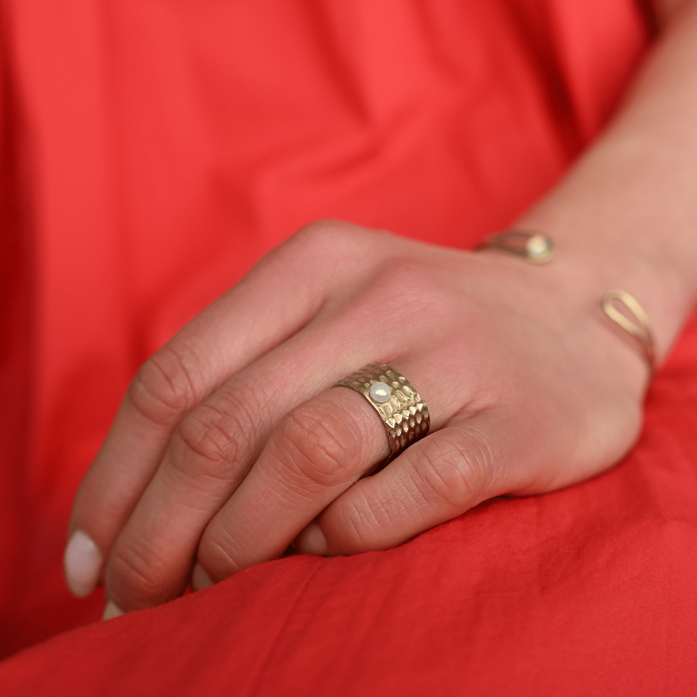 8.6.4 SHOP Pearl & Brass Ring