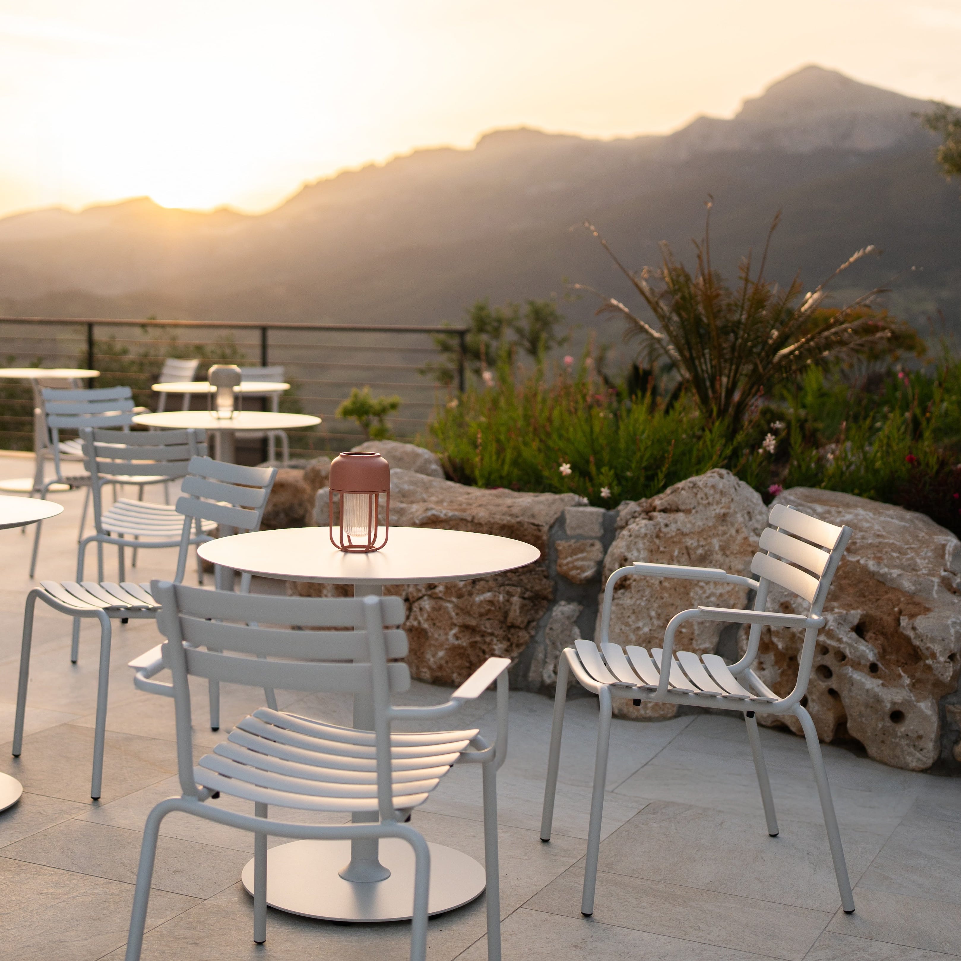 HOUE SHOP Pico Cafe Table