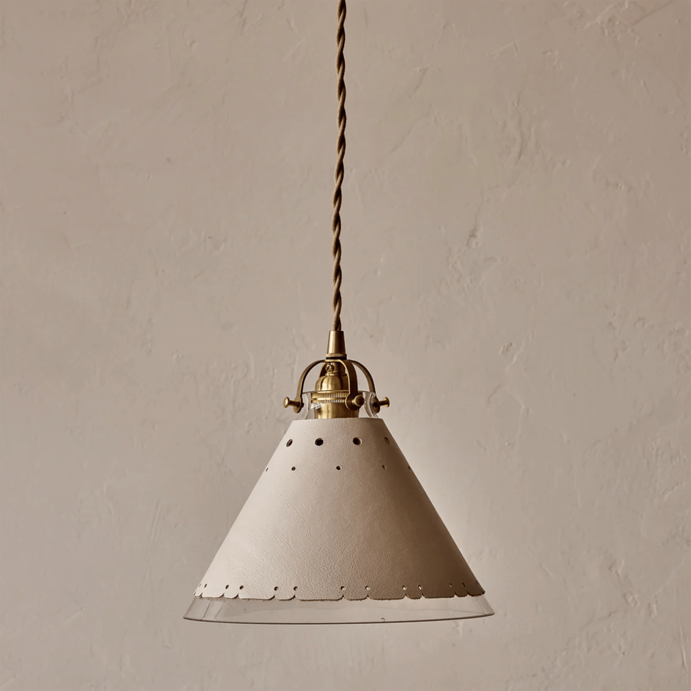 Lostine Lighting Dogwood / Plug and Switch Stella Pendant
