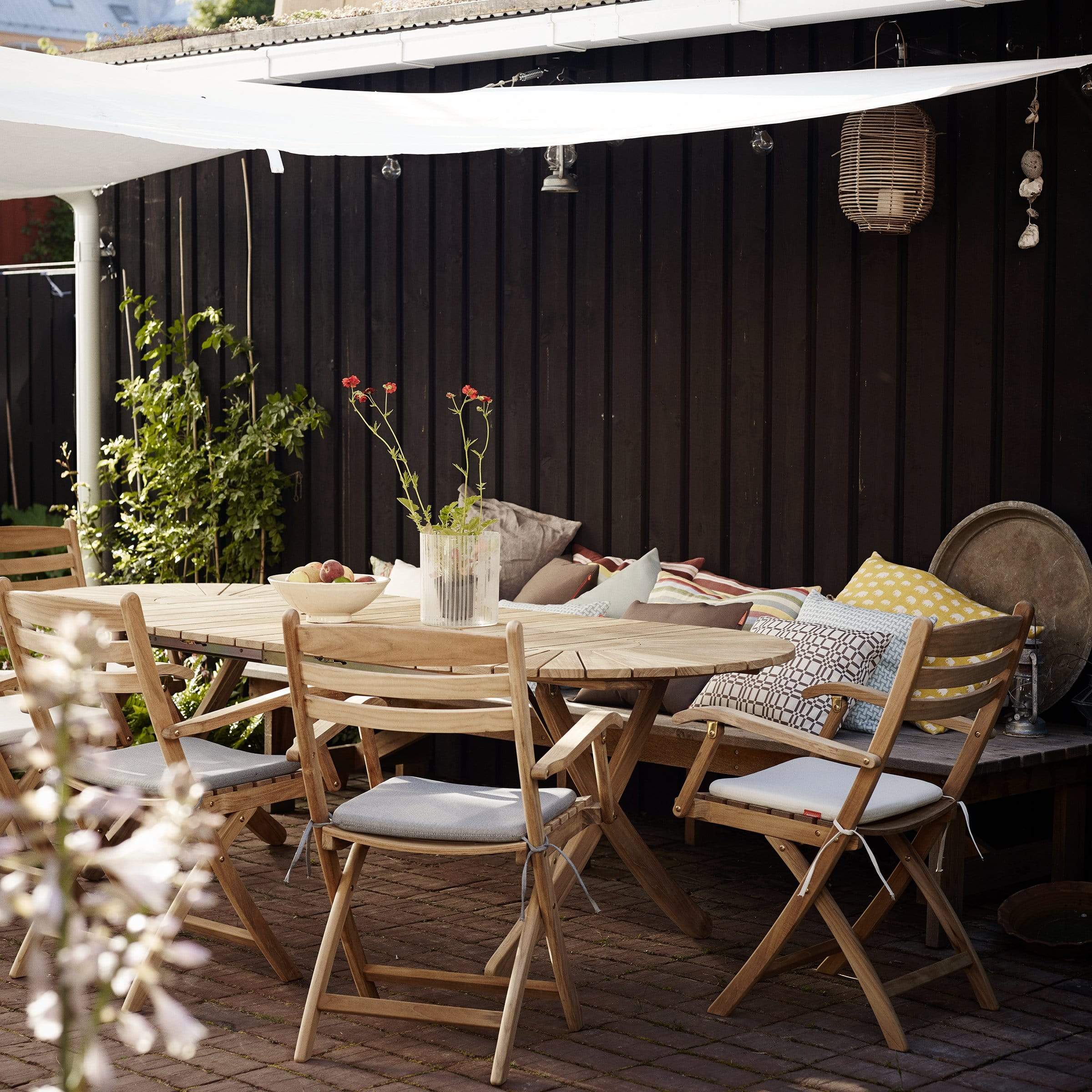 Selandia Dining Table