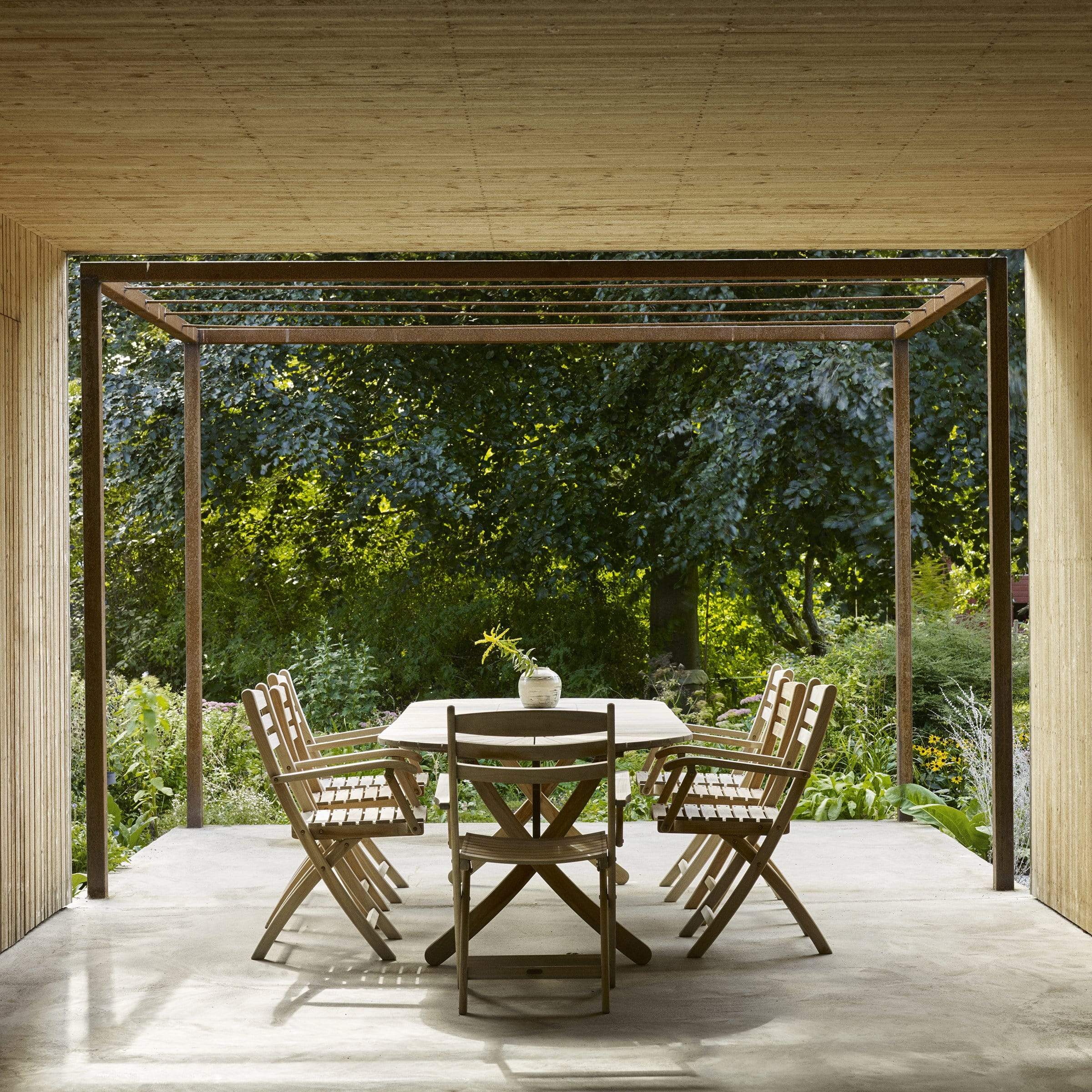 Selandia Dining Table