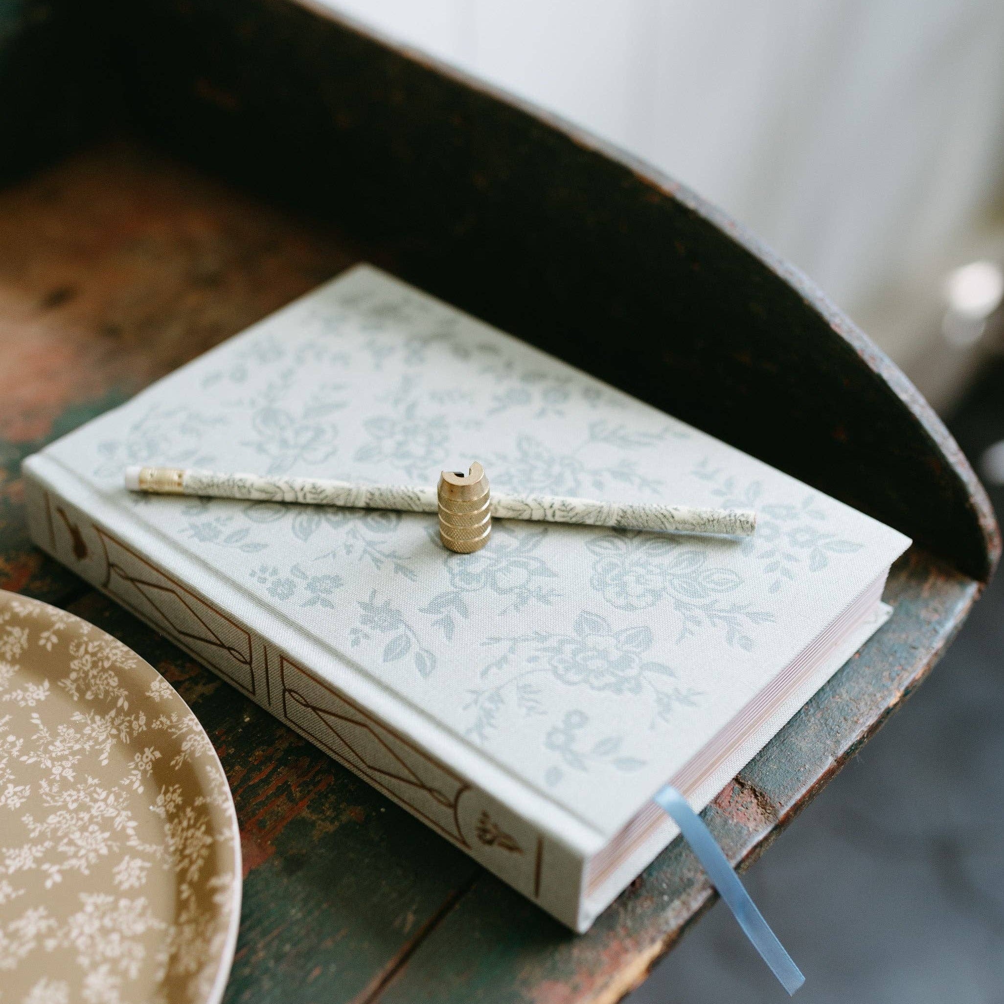 Flowerie SHOP Embossed Green Floral Sketchbook
