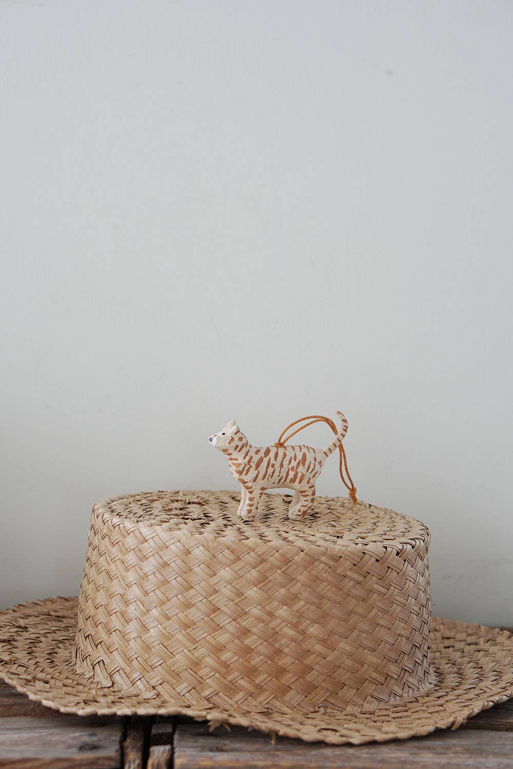 Fog Linen Work Decor Paper Mache Cat