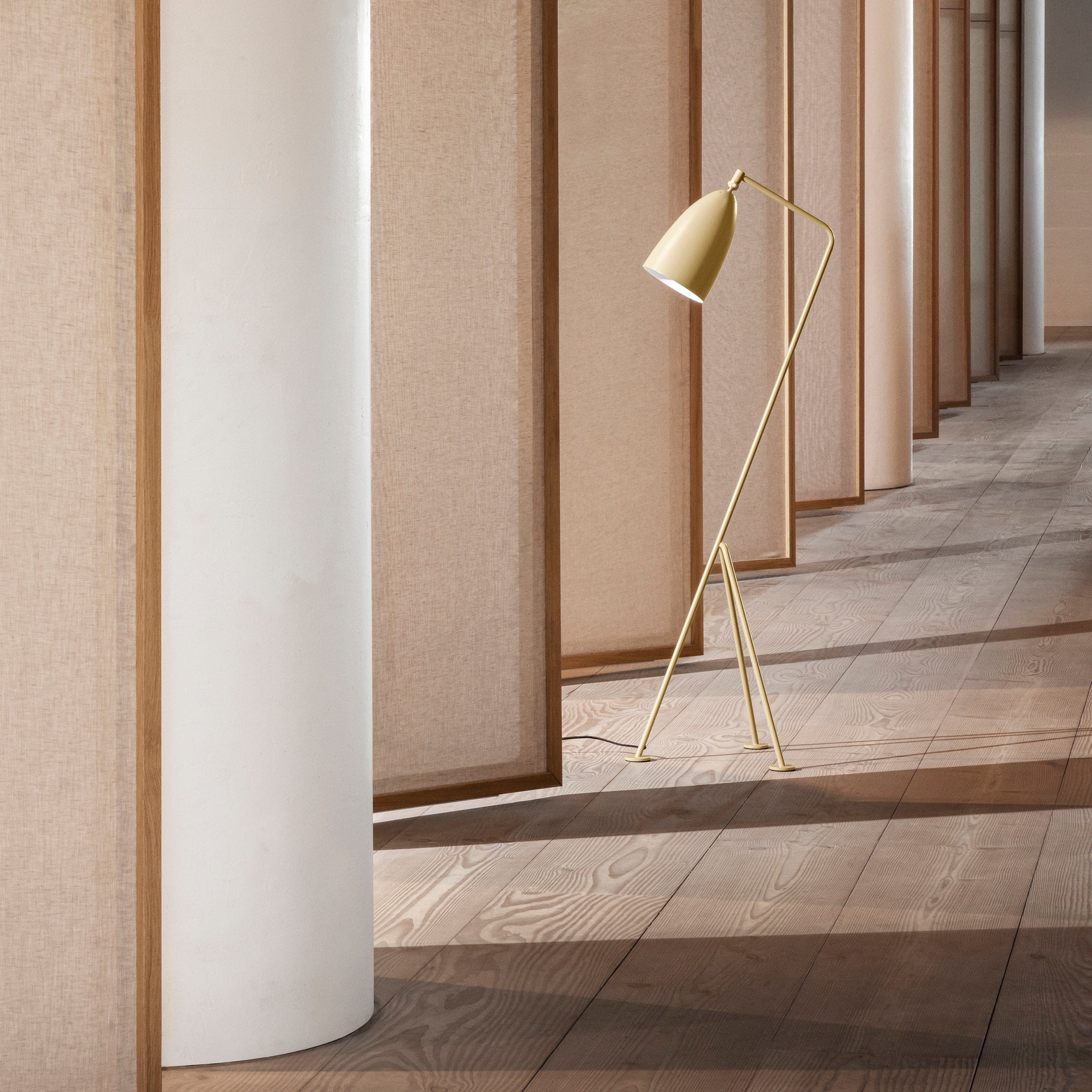 Gubi Lighting Gräshoppa Floor Lamp