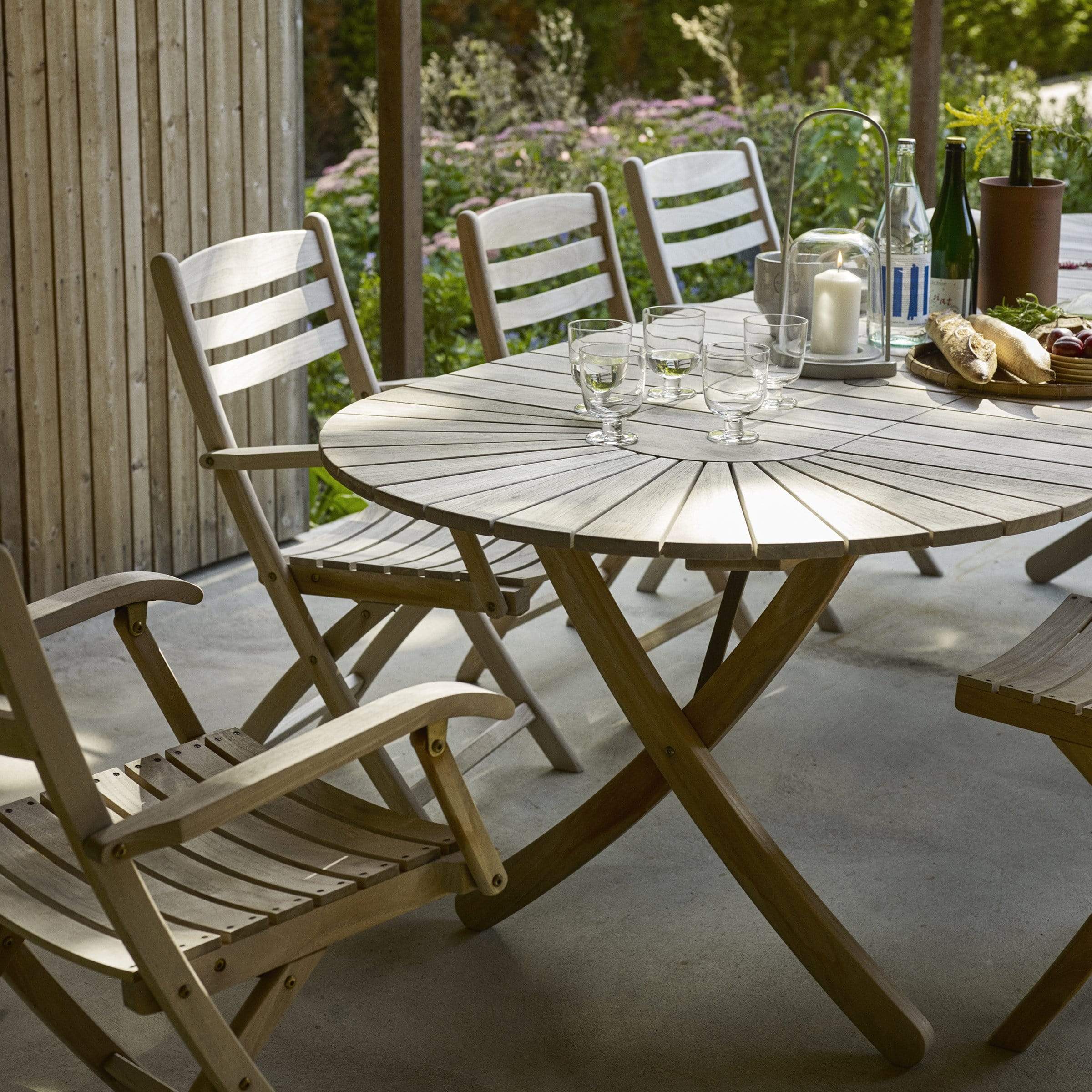  Selandia Dining Table